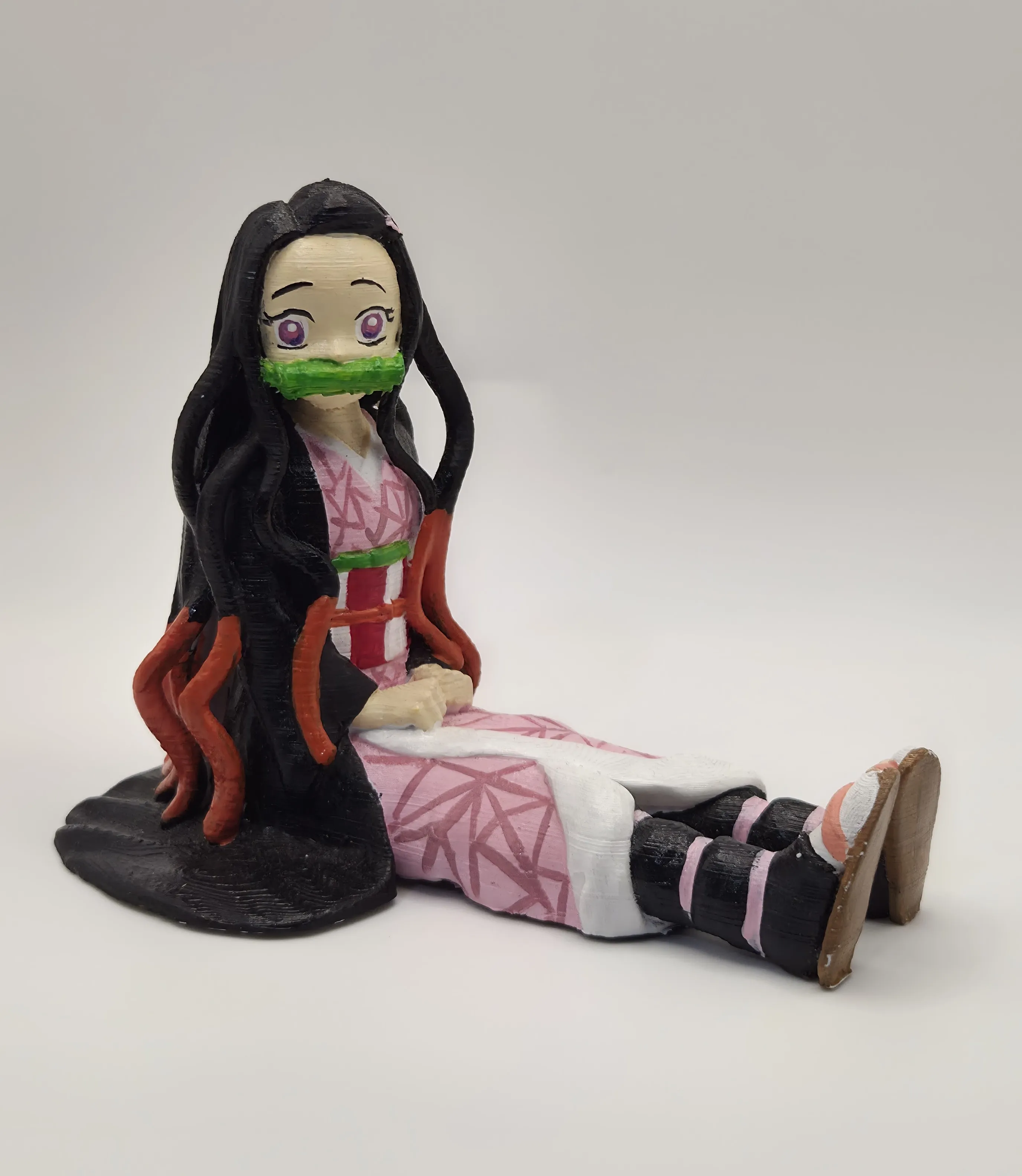 Nezuko sentada 